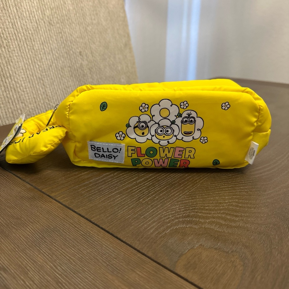 NWT Minions‎ MINISO Flower Power Yellow Cosmetic Bag Makeup Carrier Zip Up